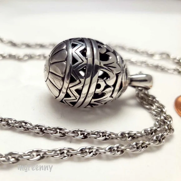 James Avery Sterling Silver Scrolled Easter Egg Pendant on chain RETIRED - Picture 3 of 4